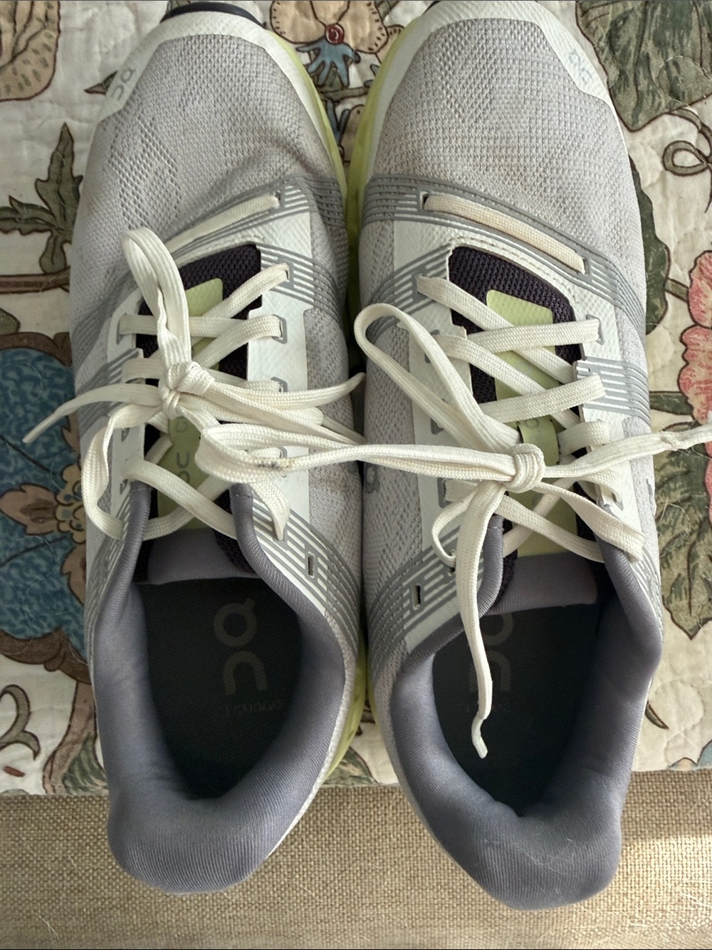 On Running Women’s Cloudswift Sneakers — Light Gray and White